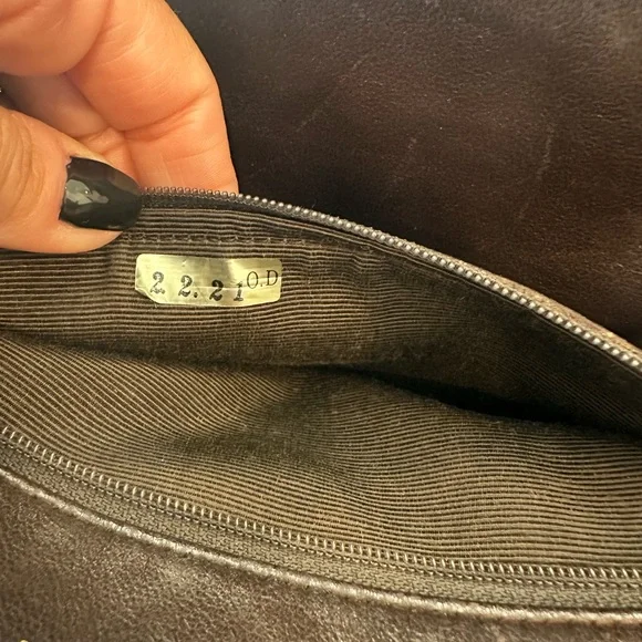 🔹 Vintage Chanel Chevron Large Camera Bag with COA 🔹 - Picture 15 of 16